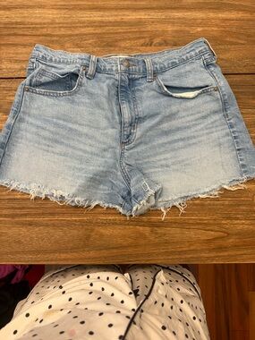 Universal Thread Light Wash Denim Frayed-Hem Shorts
